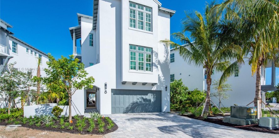 House in Marathon, Florida 5 bedrooms, 279.73 sq.m. № 1863755