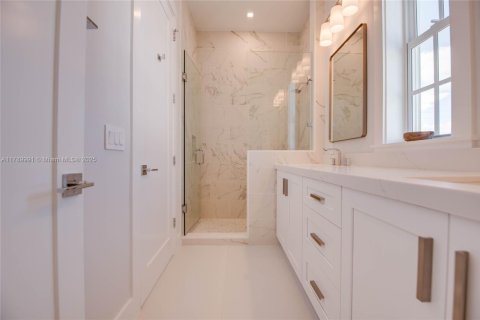 House in Marathon, Florida 5 bedrooms, 279.73 sq.m. № 1863755 - photo 24