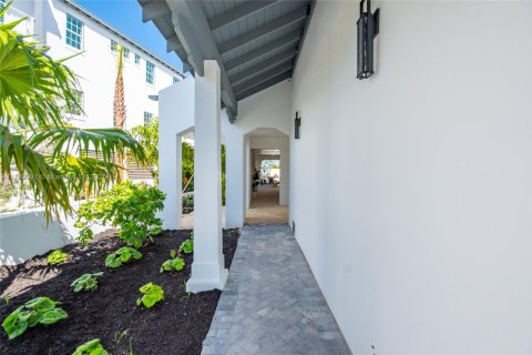 House in Marathon, Florida 5 bedrooms, 279.73 sq.m. № 1863755 - photo 27