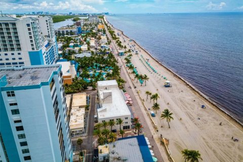 Condo in Hollywood, Florida, 1 bedroom  № 2186205 - photo 21