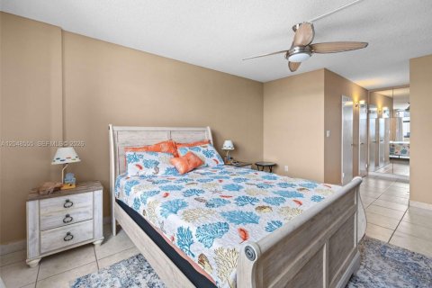 Condo in Hollywood, Florida, 1 bedroom  № 2186205 - photo 13
