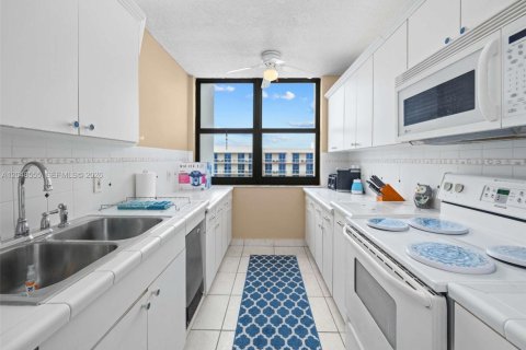 Condo in Hollywood, Florida, 1 bedroom  № 2186205 - photo 10