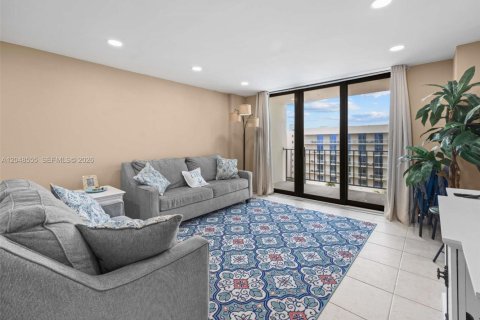 Condo in Hollywood, Florida, 1 bedroom  № 2186205 - photo 6