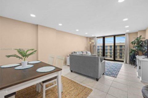 Condo in Hollywood, Florida, 1 bedroom  № 2186205 - photo 8