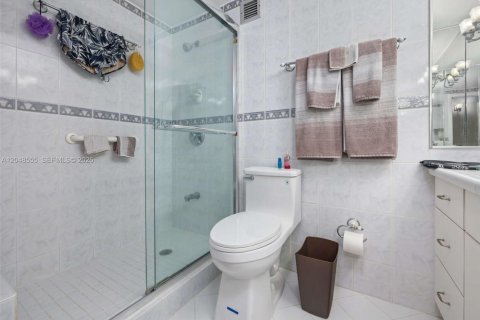 Condo in Hollywood, Florida, 1 bedroom  № 2186205 - photo 14