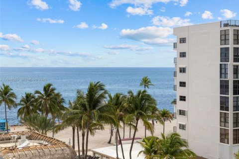 Condo in Hollywood, Florida, 1 bedroom № 2186205