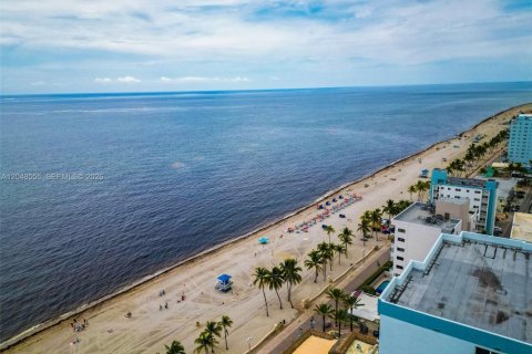 Condo in Hollywood, Florida, 1 bedroom  № 2186205 - photo 20