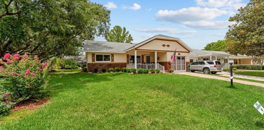 House in Ocala, Florida 2 bedrooms, 142.14 sq.m. № 1796892
