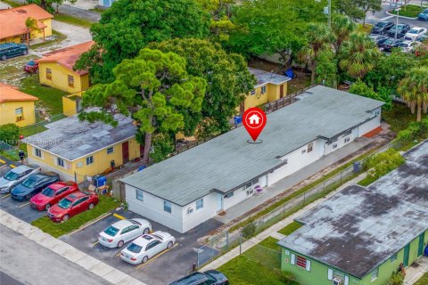 Propiedad comercial en venta en Fort Lauderdale, Florida, 218.13 m2 № 1970607 - foto 1