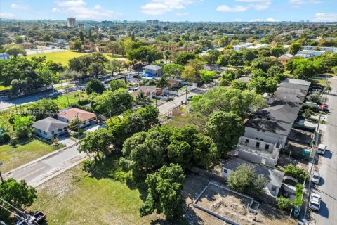 House in Miami, Florida 3 bedrooms, 73.39 sq.m. № 1993999 - photo 18