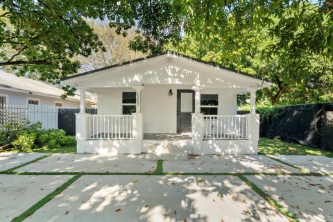 House in Miami, Florida 3 bedrooms, 73.39 sq.m. № 1993999 - photo 6