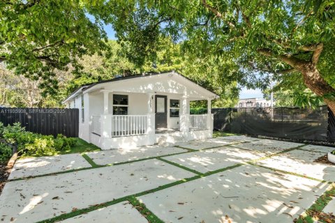 House in Miami, Florida 3 bedrooms, 73.39 sq.m. № 1993999 - photo 7