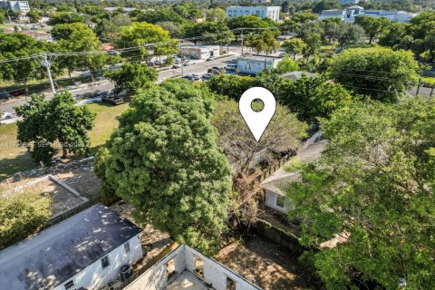 House in Miami, Florida 3 bedrooms, 73.39 sq.m. № 1993999 - photo 25