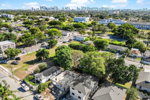 House in Miami, Florida 3 bedrooms, 73.39 sq.m. № 1993999 - photo 19