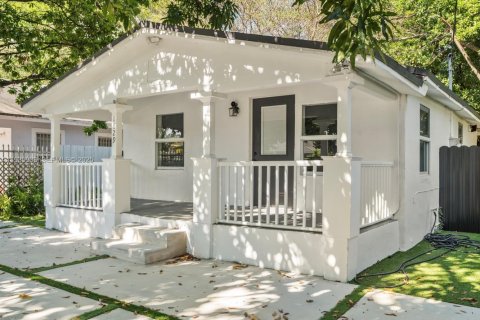 House in Miami, Florida 3 bedrooms, 73.39 sq.m. № 1993999 - photo 9