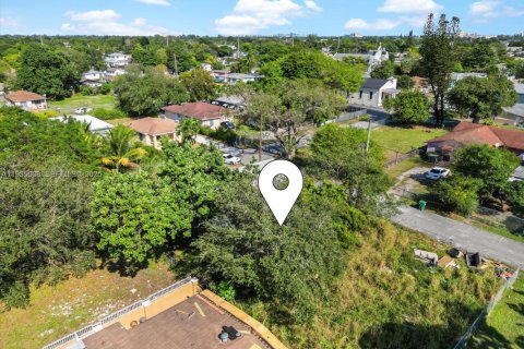 House in Miami, Florida 3 bedrooms, 73.39 sq.m. № 1993999 - photo 29