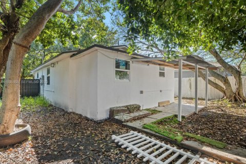 House in Miami, Florida 3 bedrooms, 73.39 sq.m. № 1993999 - photo 13