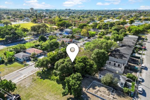 House in Miami, Florida 3 bedrooms, 73.39 sq.m. № 1993999 - photo 26