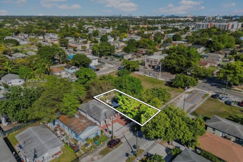 House in Miami, Florida 3 bedrooms, 73.39 sq.m. № 1993999 - photo 15