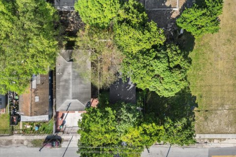 House in Miami, Florida 3 bedrooms, 73.39 sq.m. № 1993999 - photo 16