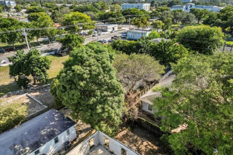 House in Miami, Florida 3 bedrooms, 73.39 sq.m. № 1993999 - photo 23