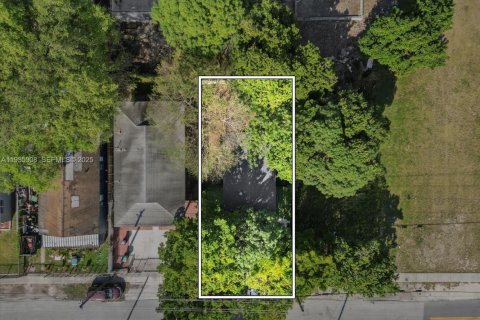 House in Miami, Florida 3 bedrooms, 73.39 sq.m. № 1993999 - photo 14