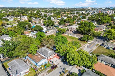 House in Miami, Florida 3 bedrooms, 73.39 sq.m. № 1993999 - photo 17