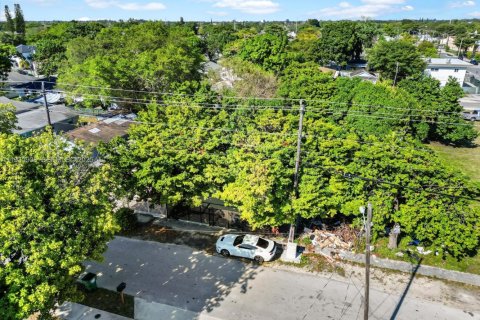 House in Miami, Florida 3 bedrooms, 73.39 sq.m. № 1993999 - photo 22