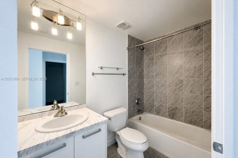 Copropriété à louer à Miami, Floride: 3 chambres, 126.63 m2 № 2169034 - photo 12