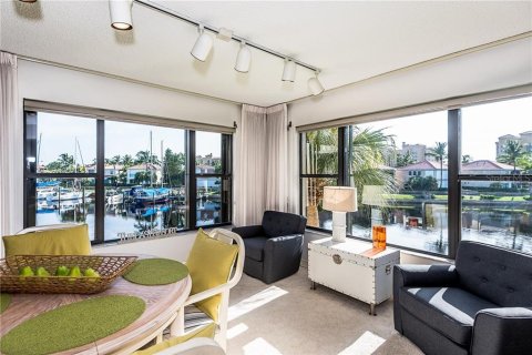 Copropriété à louer à Punta Gorda, Floride: 2 chambres, 140.84 m2 № 242176 - photo 5