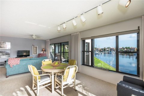 Copropriété à louer à Punta Gorda, Floride: 2 chambres, 140.84 m2 № 242176 - photo 6