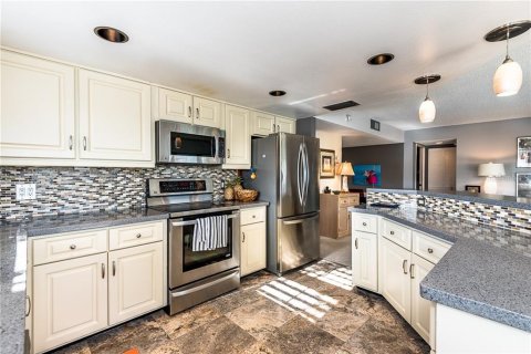 Copropriété à louer à Punta Gorda, Floride: 2 chambres, 140.84 m2 № 242176 - photo 10