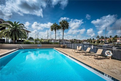 Copropriété à louer à Punta Gorda, Floride: 2 chambres, 140.84 m2 № 242176 - photo 3