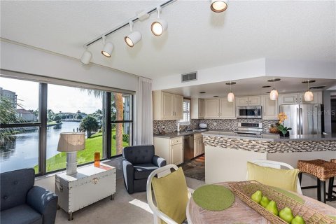 Copropriété à louer à Punta Gorda, Floride: 2 chambres, 140.84 m2 № 242176 - photo 7