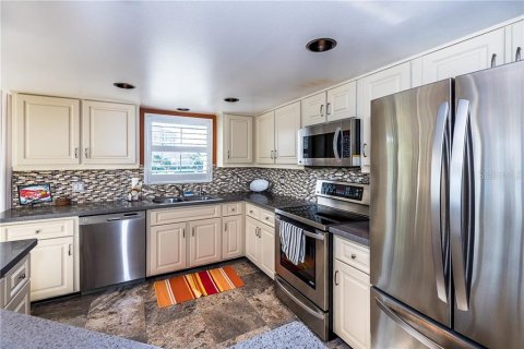 Copropriété à louer à Punta Gorda, Floride: 2 chambres, 140.84 m2 № 242176 - photo 9