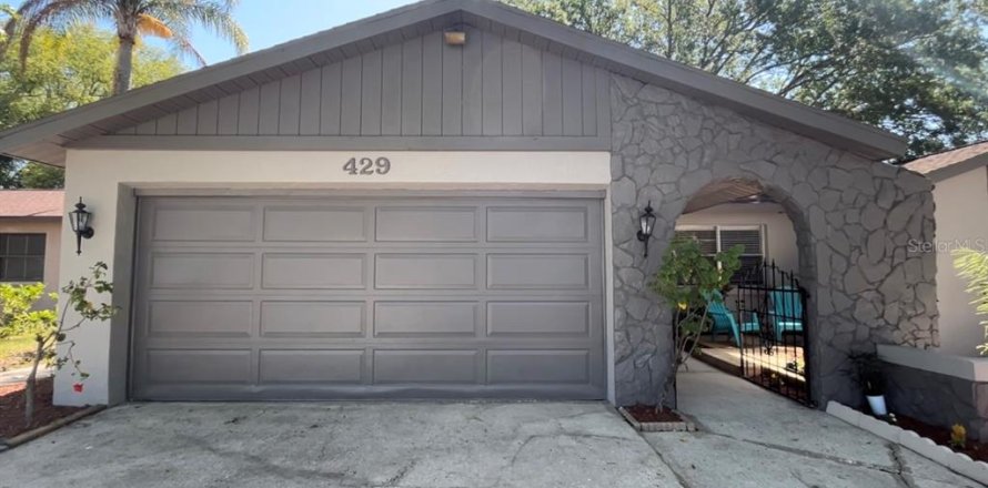 House in Oldsmar, Florida 4 bedrooms, 141.49 sq.m. № 1888612