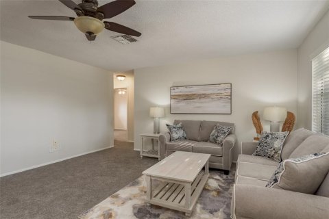 House in Oldsmar, Florida 4 bedrooms, 141.49 sq.m. № 1888612 - photo 6
