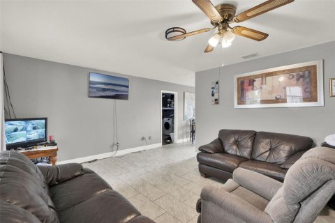 Casa en venta en Kissimmee, Florida, 2 dormitorios, 92.9 m2 № 1914758 - foto 12