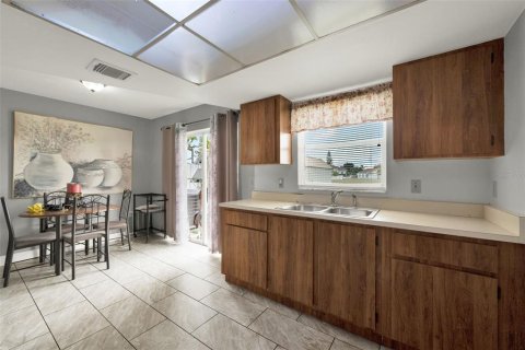 Casa en venta en Kissimmee, Florida, 2 dormitorios, 92.9 m2 № 1914758 - foto 10