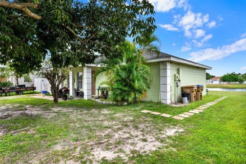 Casa en venta en Kissimmee, Florida, 2 dormitorios, 92.9 m2 № 1914758 - foto 4