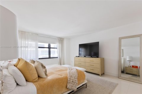 Copropriété à louer à Bal Harbour, Floride: 2 chambres, 128.95 m2 № 1989463 - photo 24