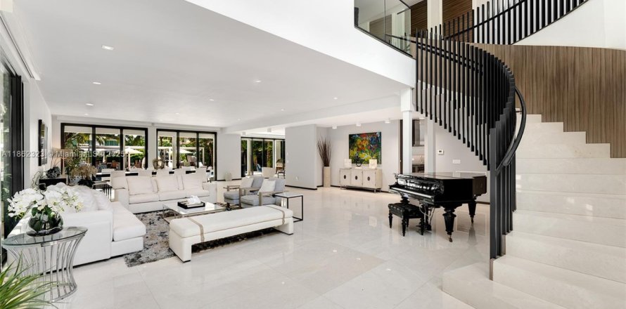 Villa ou maison à Miami Beach, Floride 8 chambres, 600.06 m2 № 1961413