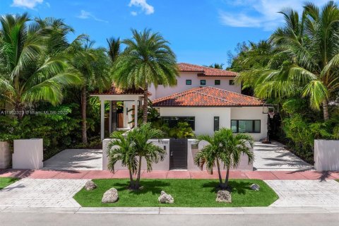 Villa ou maison à louer à Miami Beach, Floride: 8 chambres, 600.06 m2 № 1961413 - photo 8