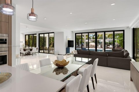 Villa ou maison à louer à Miami Beach, Floride: 8 chambres, 600.06 m2 № 1961413 - photo 13