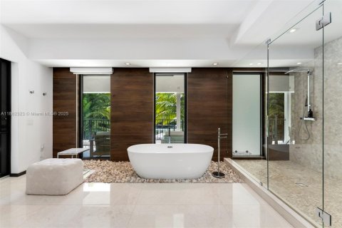 Villa ou maison à louer à Miami Beach, Floride: 8 chambres, 600.06 m2 № 1961413 - photo 16