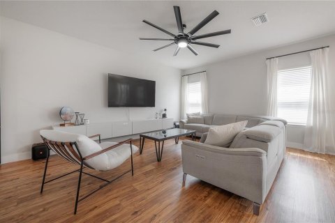 Casa en venta en Land O' Lakes, Florida, 4 dormitorios, 220.18 m2 № 1907008 - foto 6