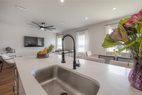 Casa en venta en Land O' Lakes, Florida, 4 dormitorios, 220.18 m2 № 1907008 - foto 15