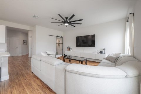 Casa en venta en Land O' Lakes, Florida, 4 dormitorios, 220.18 m2 № 1907008 - foto 5