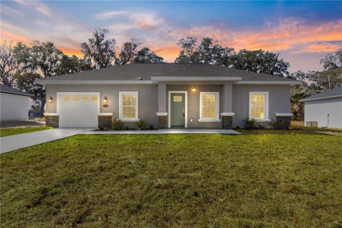 House in Summerfield, Florida 3 bedrooms, 107.4 sq.m. № 2201772