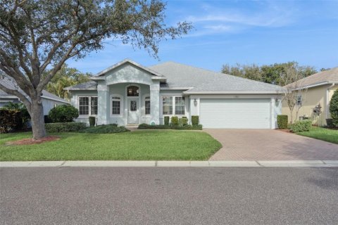 House in Winter Haven, Florida 3 bedrooms, 195.93 sq.m. № 2234550